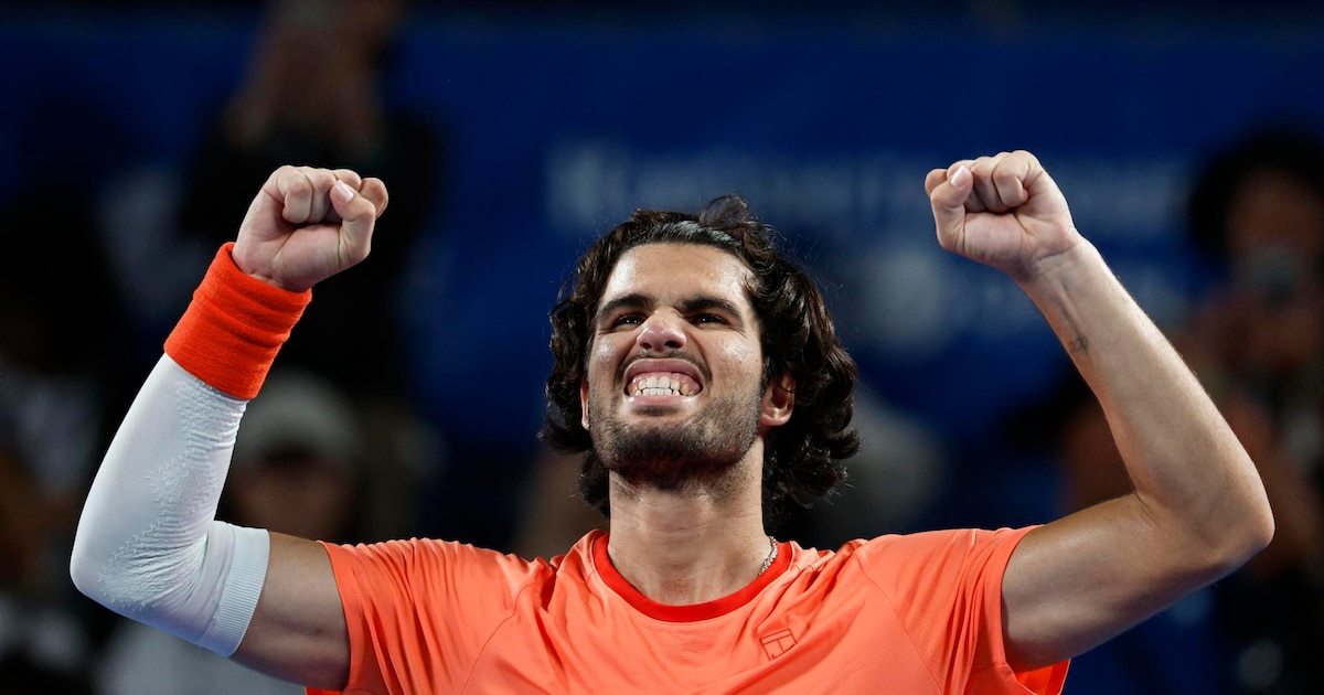 Carlos Alcariz vence a Alex Michelsen y abre su defensa del título en Tokio