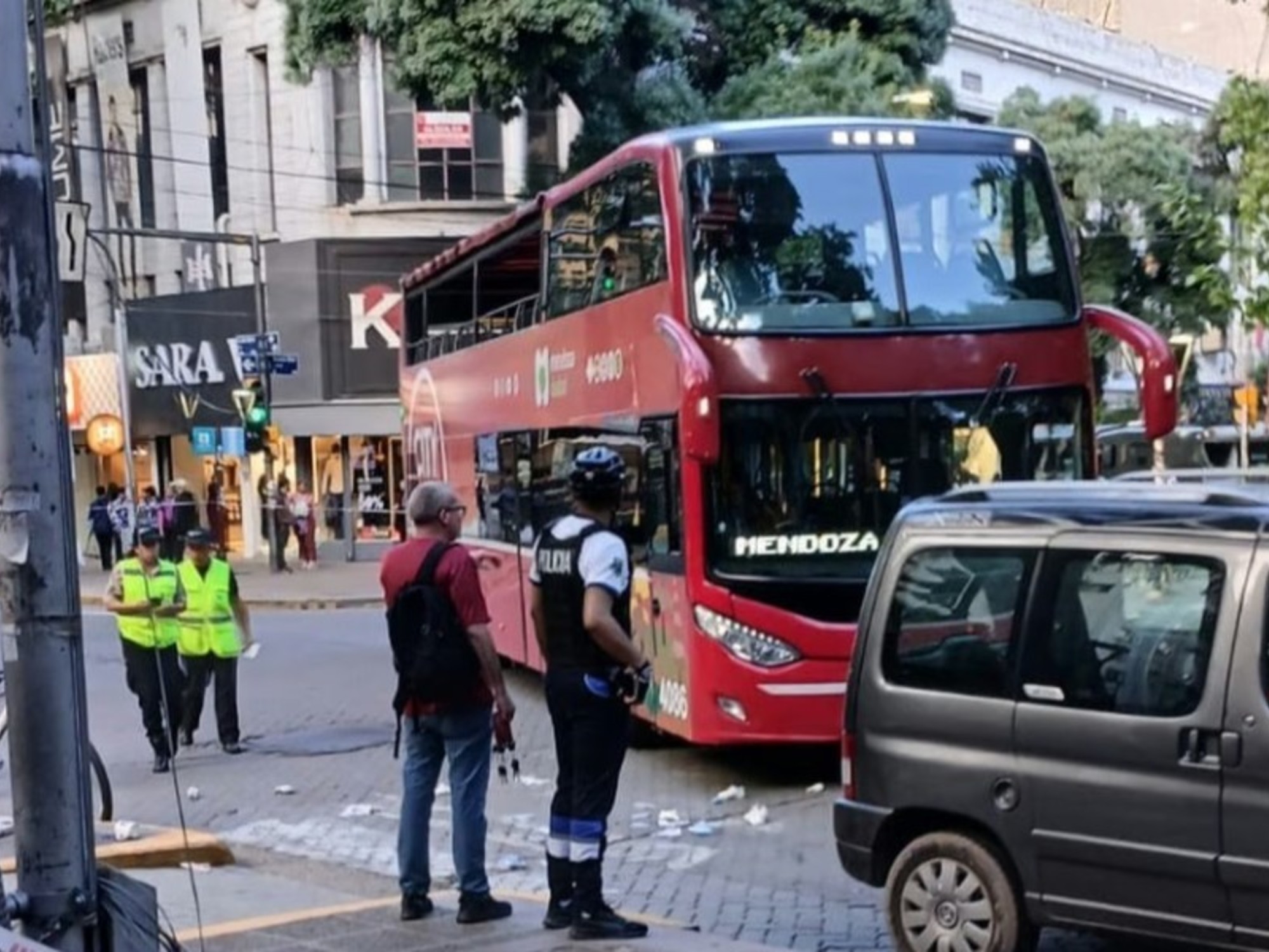 Una nena de casi dos años muere al ser atropellada por un bus turístico en el centro de Mendoza