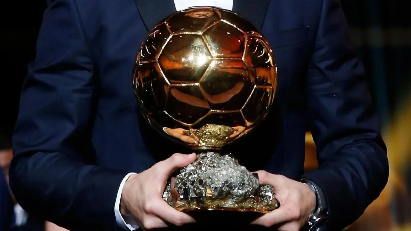 Ex director del Balón de Oro relata intento de soborno con sobre misterioso