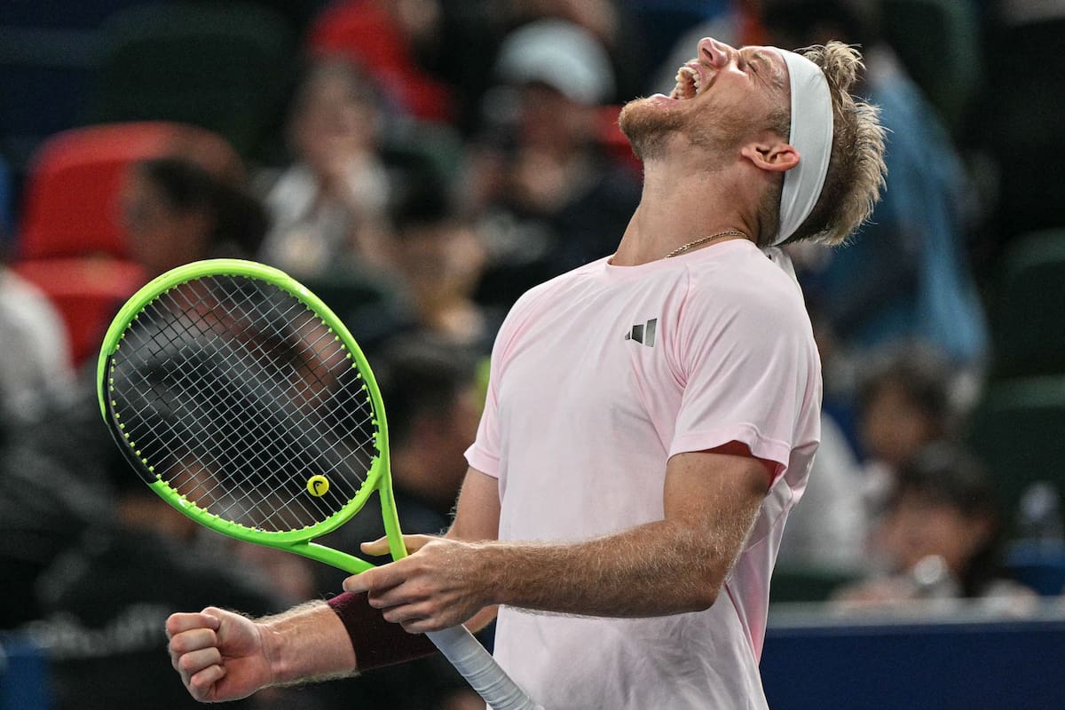 Davidovich Fokina se corona en el Masters 1000 de Shanghái tras vencer a Rafael Jódar