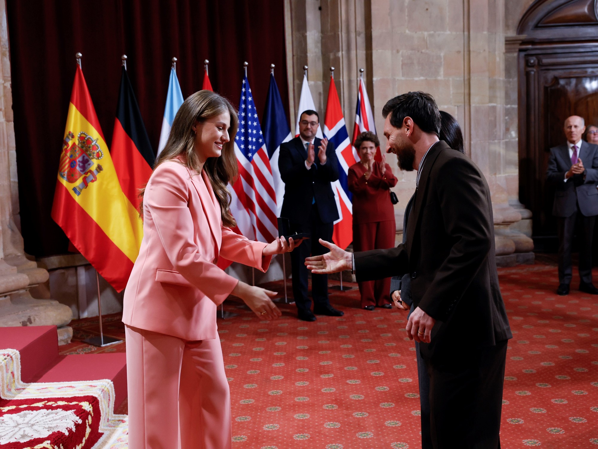 Lionel Messi y Antonela Roccuzzo reciben el Premio Princesa de Asturias en Oviedo