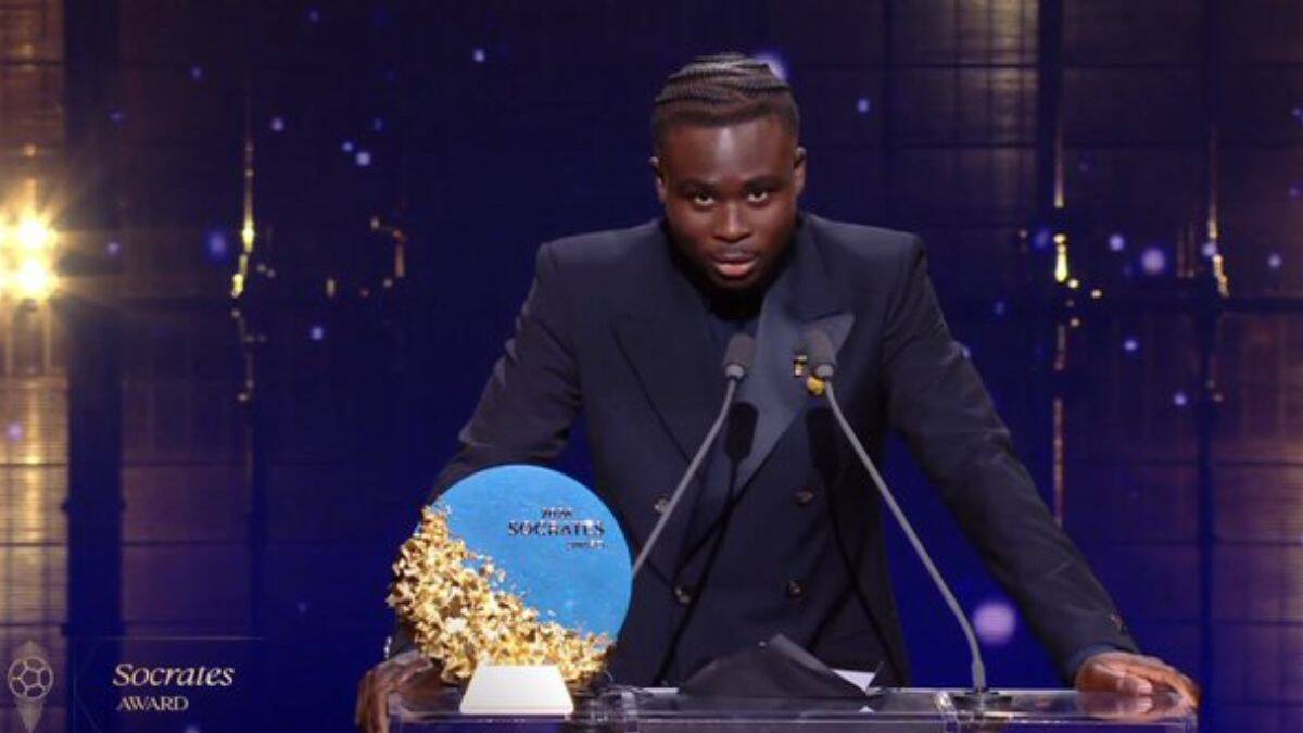 Bukayo Saka recibe el Premio Sócrates 2026 por su labor humanitaria