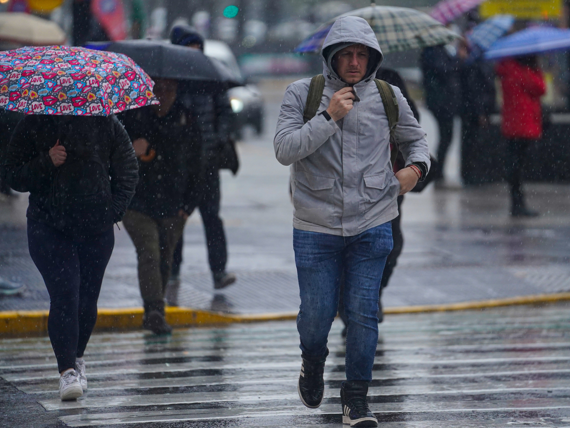 Lluvias intensas y granizo golpean al AMBA y Córdoba con alertas naranjas