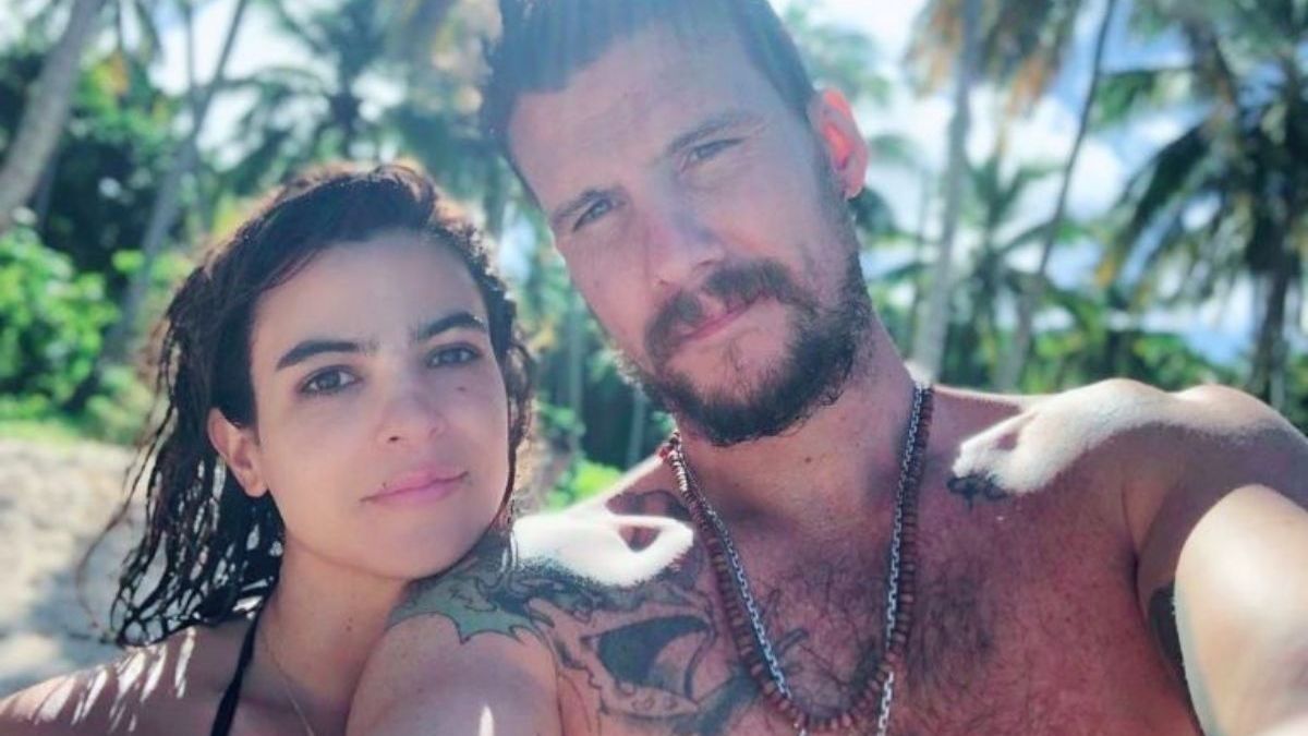 Agustina Cherri y Tomás Vera viven en la casa comprada a los 15 años, rodeados de huerta y familia