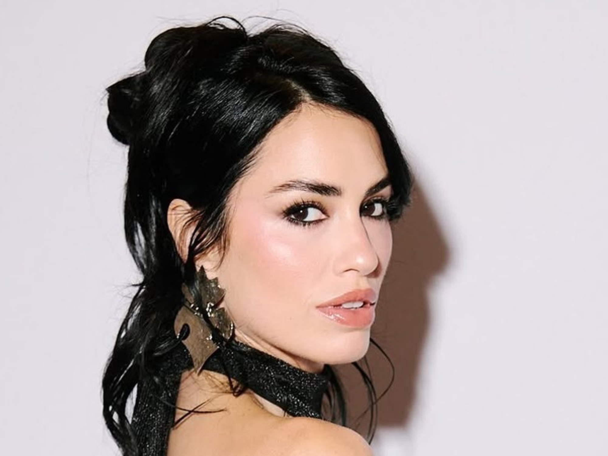Lali Espósito lanza "Con Vos" con Bajofondo y defiende el uso de IA en el video